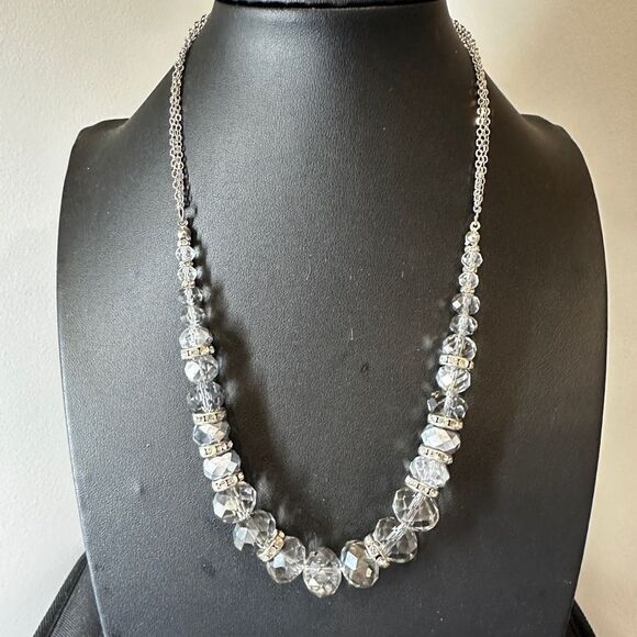 16" Clear and gray faceted crystal beads with rhinestone accent necklace! - Picture 10 of 10